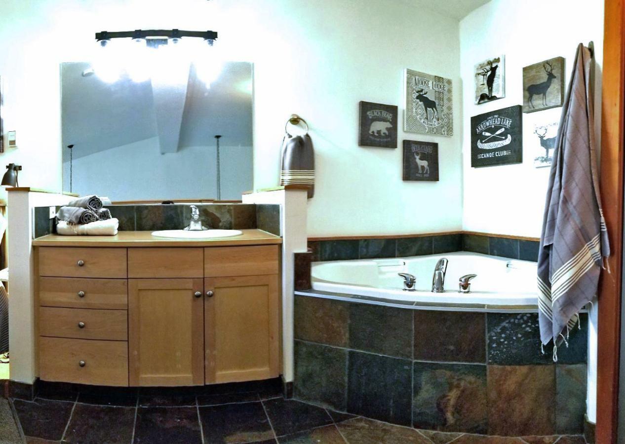 Downtown Loft, Mountain Views, Fireplace, Couple'S Retreat, Walker'S Paradise Canmore Exterior photo